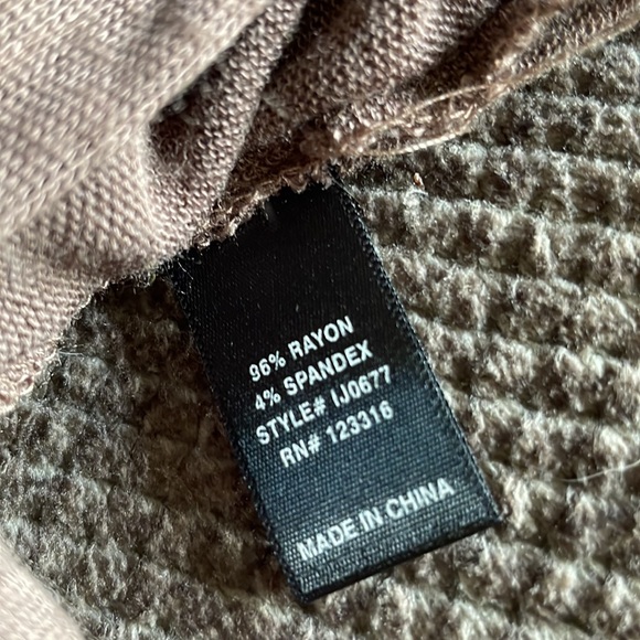 Iris basic cardigan , women’s lrg - Picture 8 of 8